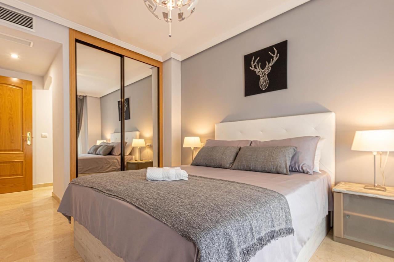 797 Holiday Rentals- Piso Con Amplia Terraza A Solo 1 Min De La Playa Benalmádena Kültér fotó